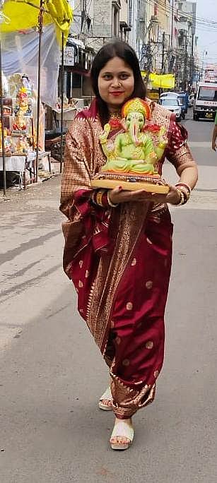 Children along with their family members select and buy a Ganesh idol from Ranipura 